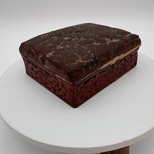 Vintage Chinese Red Lacquer Cinnabar trinket box Hand Carved 4x3.5
